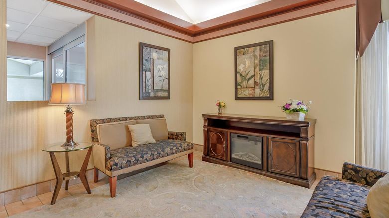 <b>Best Western Plus Inn at Valley View Lobby</b>. Images powered by <a href="https://iceportal.shijigroup.com/" title="IcePortal" target="_blank">IcePortal</a>.