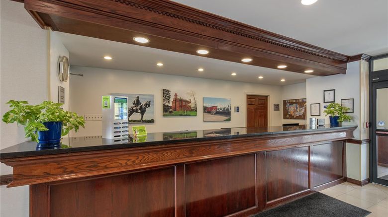 <b>Best Western Battlefield Inn Lobby</b>. Images powered by <a href="https://iceportal.shijigroup.com/" title="IcePortal" target="_blank">IcePortal</a>.