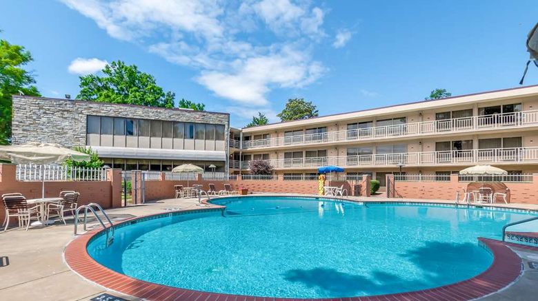 <b>Best Western Fairfax Pool</b>. Images powered by <a href="https://iceportal.shijigroup.com/" title="IcePortal" target="_blank">IcePortal</a>.