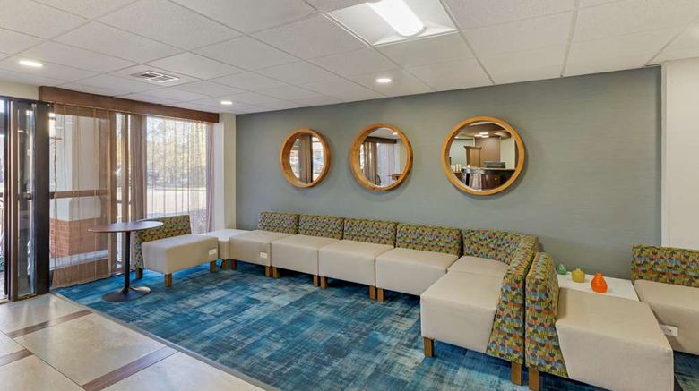 <b>Best Western Executive Hotel Lobby</b>. Images powered by <a href="https://iceportal.shijigroup.com/" title="IcePortal" target="_blank">IcePortal</a>.