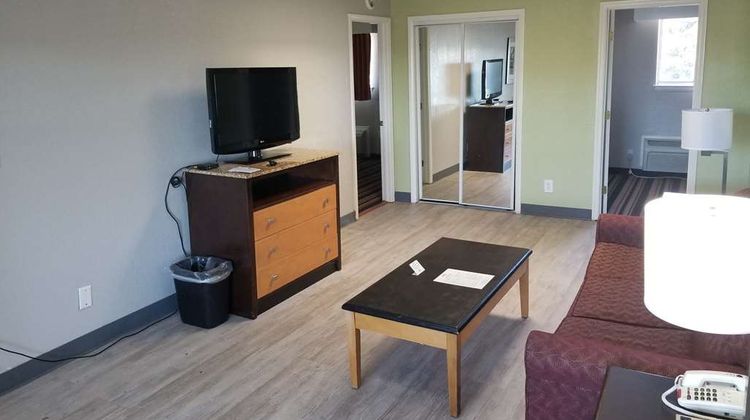 Best Western Plus Holiday Sands Inn Suite