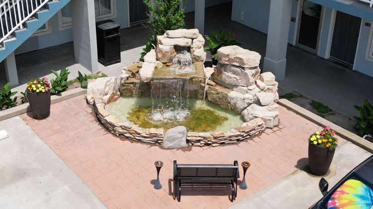 Best Western Plus Holiday Sands Inn Exterior