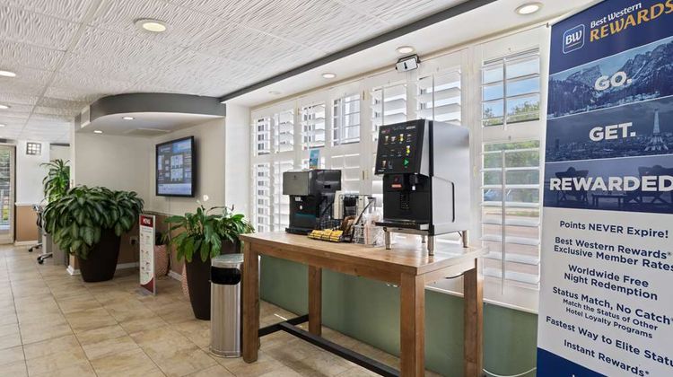 Best Western Plus Holiday Sands Inn Lobby