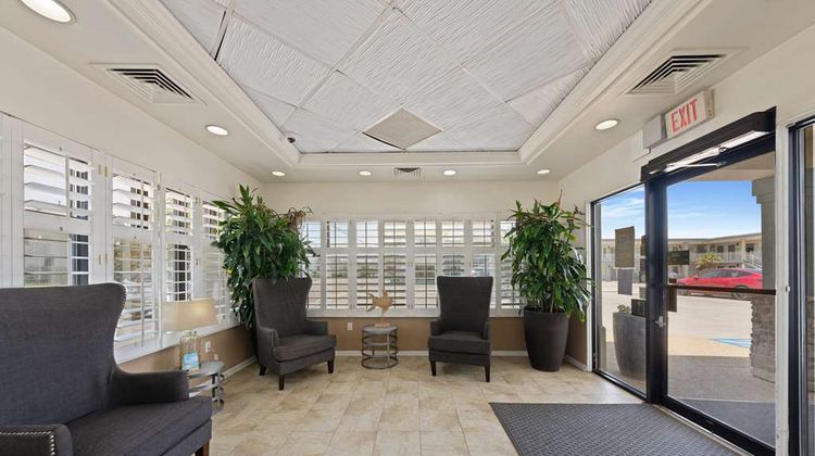 Best Western Plus Holiday Sands Inn Lobby