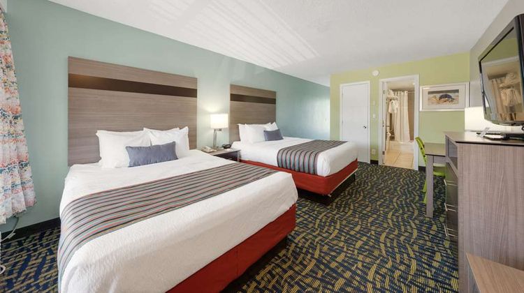 Best Western Plus Holiday Sands Inn Room
