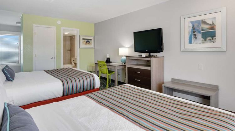 Best Western Plus Holiday Sands Inn Room