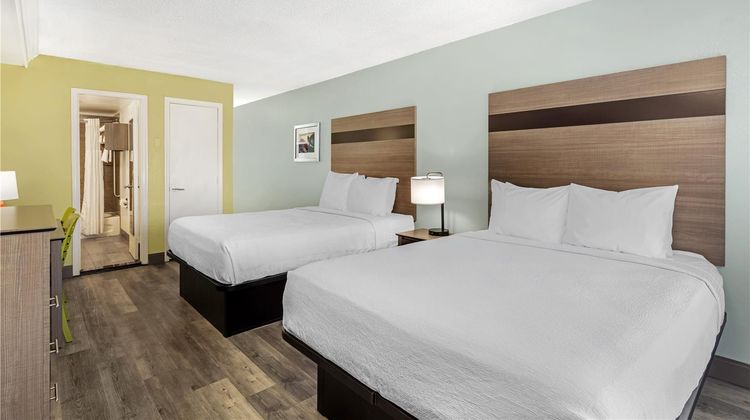 Best Western Plus Holiday Sands Inn Room