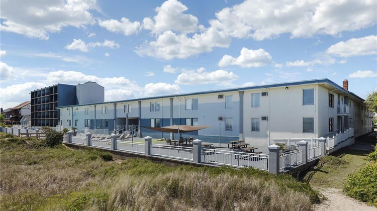 Best Western Plus Holiday Sands Inn Exterior