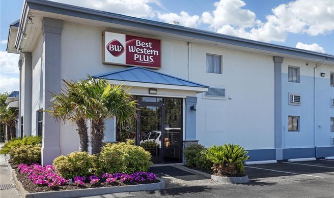 Best Western Plus Holiday Sands Inn Exterior