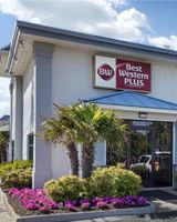 Best Western Plus Holiday Sands Inn