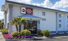 Best Western Plus Holiday Sands Inn