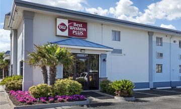 Best Western Plus Holiday Sands Inn