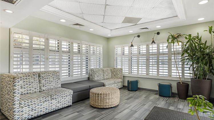Best Western Plus Holiday Sands Inn Lobby