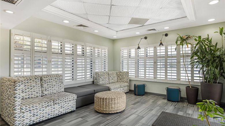 <b>Best Western Plus Holiday Sands Inn Lobby</b>. Images powered by <a href="https://iceportal.shijigroup.com/" title="IcePortal" target="_blank">IcePortal</a>.