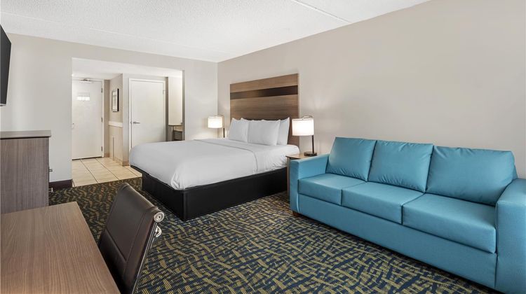 Best Western Plus Holiday Sands Inn Room