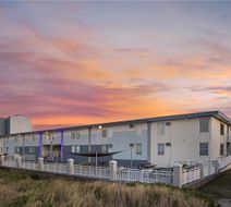 Best Western Plus Holiday Sands Inn Exterior
