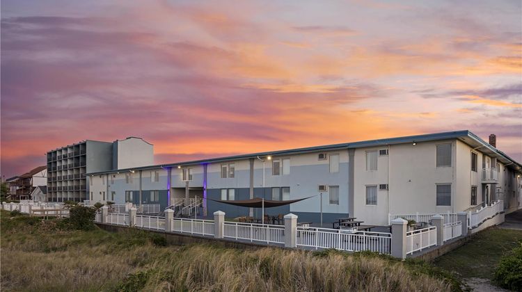 Best Western Plus Holiday Sands Inn Exterior