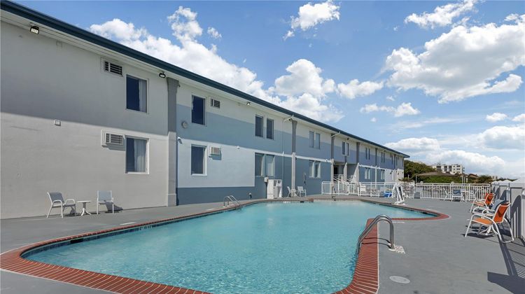 Best Western Plus Holiday Sands Inn Pool