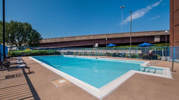 Best Western Springfield Pool