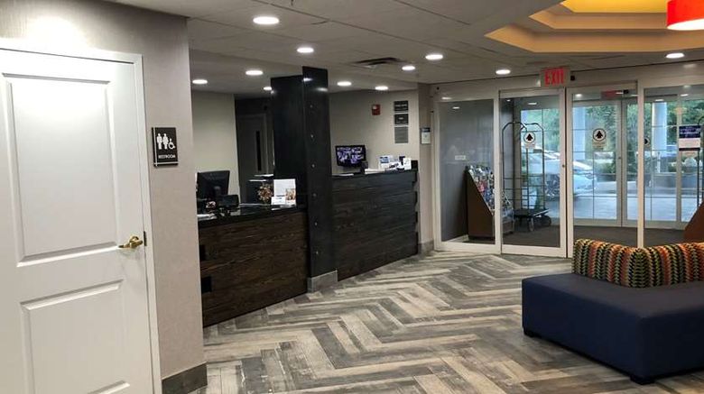<b>Best Western Plus Newport News Inn Lobby</b>. Images powered by <a href="https://iceportal.shijigroup.com/" title="IcePortal" target="_blank">IcePortal</a>.