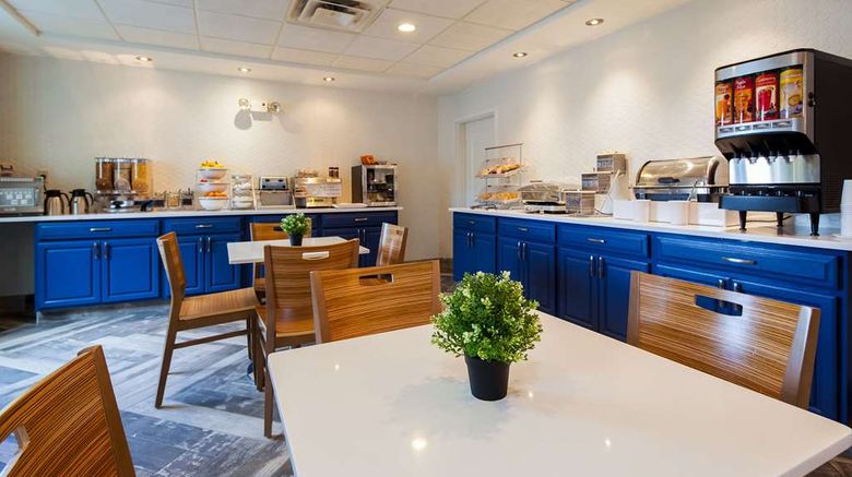 <b>Best Western Plus Newport News Inn Restaurant</b>. Images powered by <a href="https://iceportal.shijigroup.com/" title="IcePortal" target="_blank">IcePortal</a>.