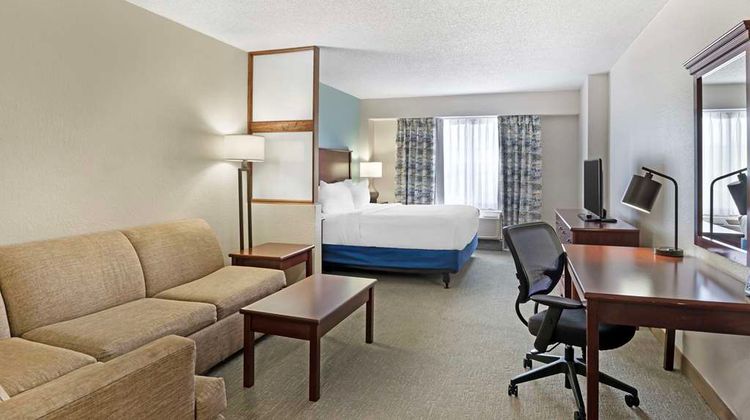 Best Western Plus Crossroads Inn & Suite Room