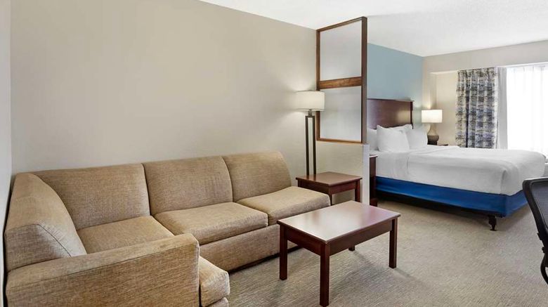 <b>Best Western Plus Crossroads Inn & Suite Room</b>. Images powered by <a href="https://iceportal.shijigroup.com/" title="IcePortal" target="_blank">IcePortal</a>.