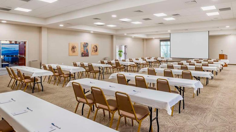 <b>Best Western Plus Crossroads Inn & Suite Meeting</b>. Images powered by <a href="https://iceportal.shijigroup.com/" title="IcePortal" target="_blank">IcePortal</a>.