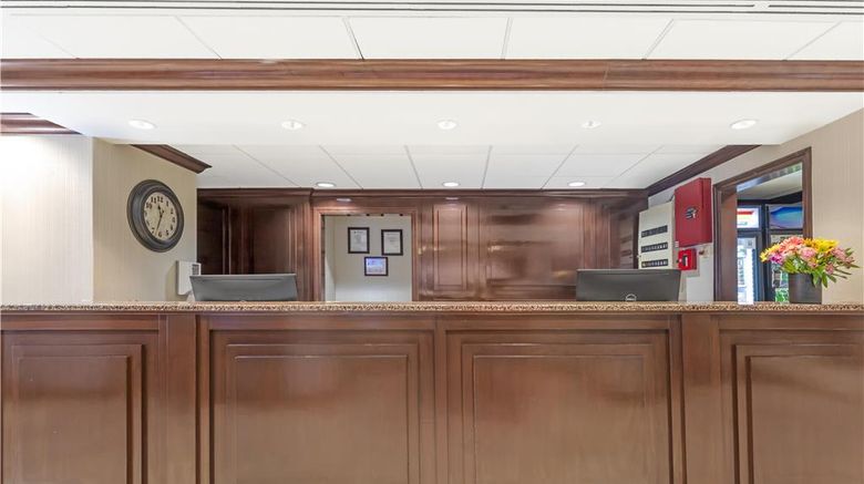 <b>Best Western Dulles Airport Inn Lobby</b>. Images powered by <a href="https://iceportal.shijigroup.com/" title="IcePortal" target="_blank">IcePortal</a>.
