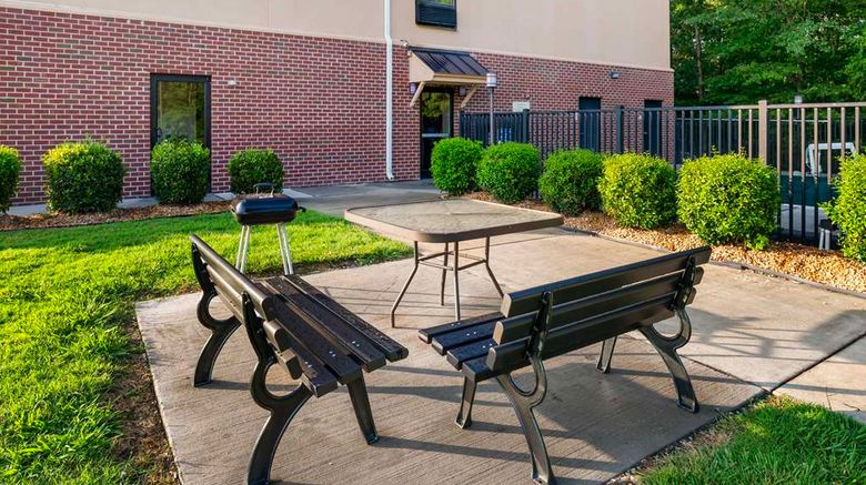 <b>Best Western Plus Hopewell Inn Exterior</b>. Images powered by <a href="https://iceportal.shijigroup.com/" title="IcePortal" target="_blank">IcePortal</a>.