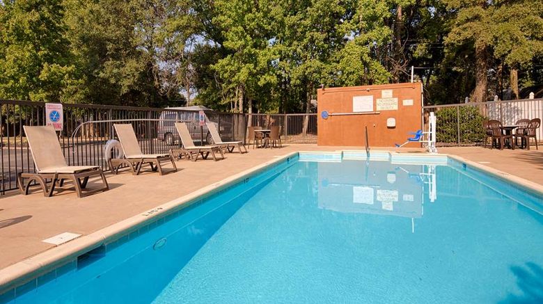 <b>Best Western Plus Richmond Airport Hotel Pool</b>. Images powered by <a href="https://iceportal.shijigroup.com/" title="IcePortal" target="_blank">IcePortal</a>.