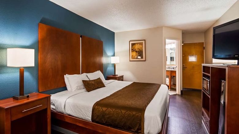 <b>Best Western Plus Richmond Airport Hotel Room</b>. Images powered by <a href="https://iceportal.shijigroup.com/" title="IcePortal" target="_blank">IcePortal</a>.