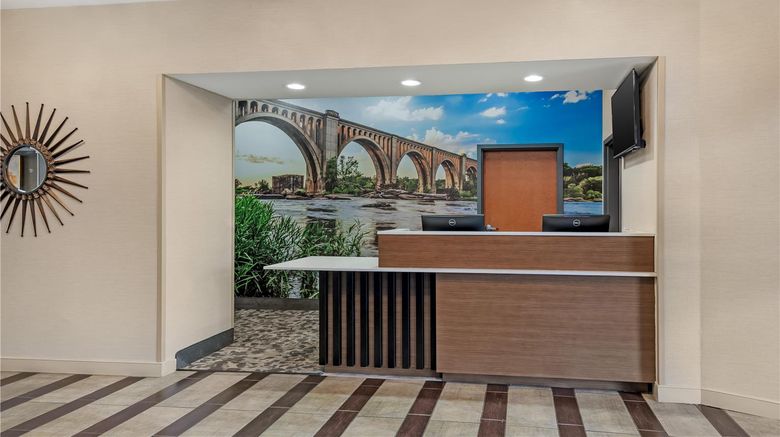 <b>Best Western Plus Glen Allen Inn Lobby</b>. Images powered by <a href="https://iceportal.shijigroup.com/" title="IcePortal" target="_blank">IcePortal</a>.