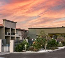 Best Western Plus Lake Front Hotel Exterior