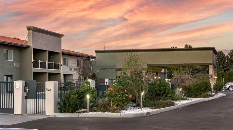 Best Western Plus Lake Front Hotel Exterior