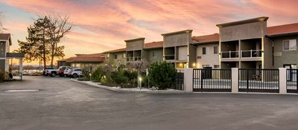 Best Western Plus Lake Front Hotel Exterior