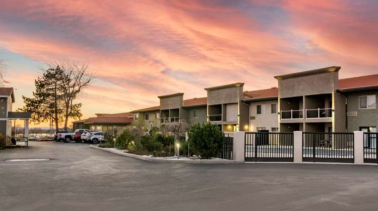 Best Western Plus Lake Front Hotel Exterior