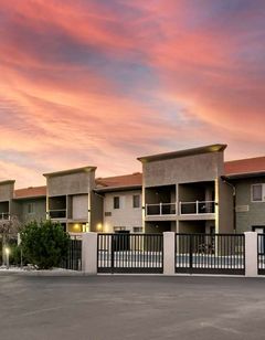 Best Western Plus Lake Front Hotel