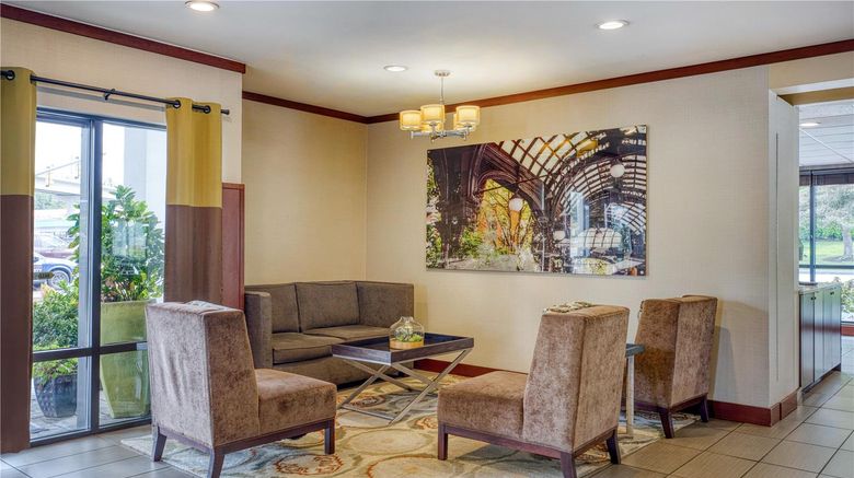 <b>Best Western Seattle Airport Lobby</b>. Images powered by <a href="https://iceportal.shijigroup.com/" title="IcePortal" target="_blank">IcePortal</a>.