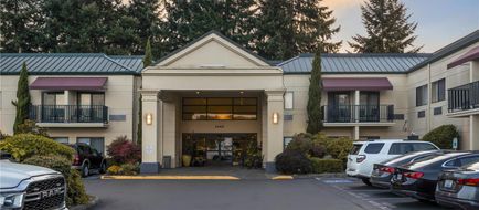 Best Western Plus Plaza by the Green Exterior