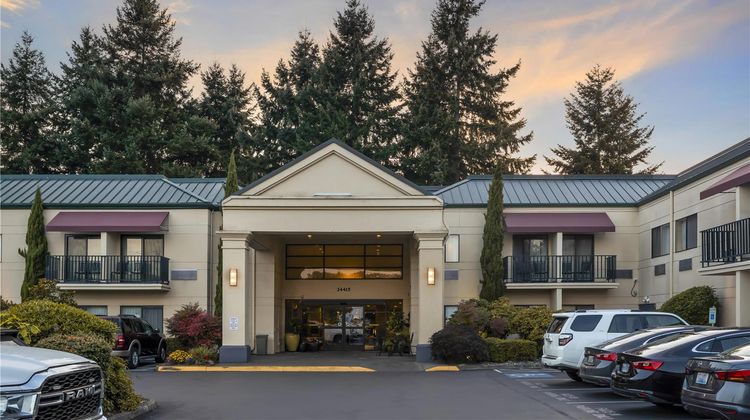 Best Western Plus Plaza by the Green Exterior