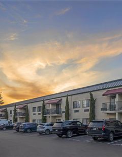 Best Western Plus Plaza by the Green
