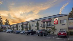 Best Western Plus Plaza by the Green