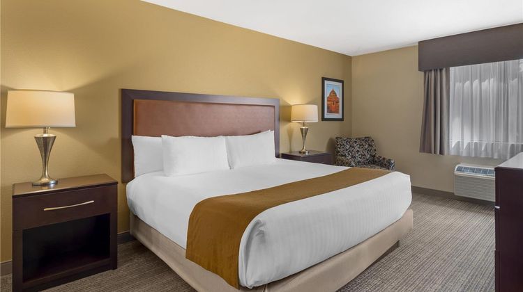 Best Western Plus Plaza by the Green Suite
