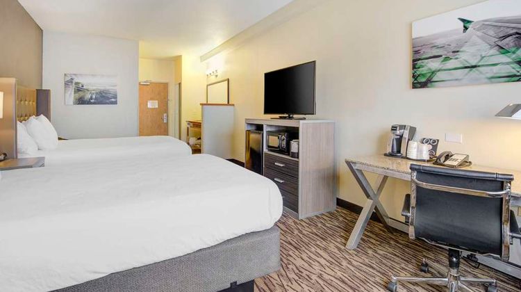 Best Western Plus Peppertree Airport Inn Room
