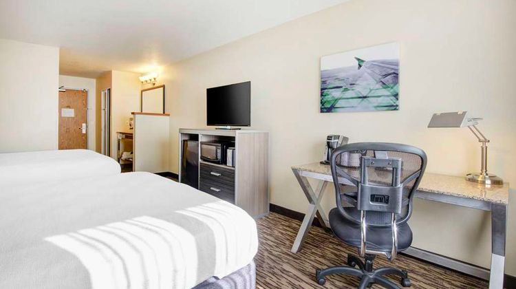 Best Western Plus Peppertree Airport Inn Room