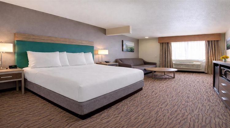 Best Western Plus Peppertree Airport Inn Room