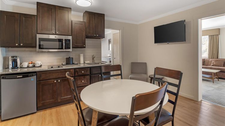 Best Western Wesley Inn & Suites Room