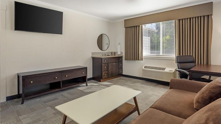 Best Western Wesley Inn & Suites Room