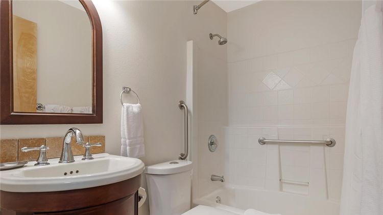Best Western Wesley Inn & Suites Room